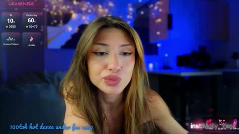 Snapshot of mollyyank chatting on October 17, 3:25 pm Molly online show from October 17, 3:25 pm