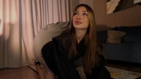 Snapshot of mollyyank chatting on November 17, 10:43 am Molly online show from November 17, 10:43 am