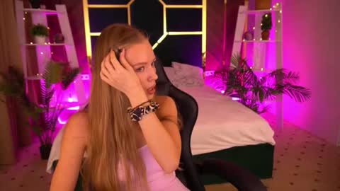 Snapshot of mollyymayy chatting on December 5, 9:29 am mollyymayy online show from December 5, 9:29 am