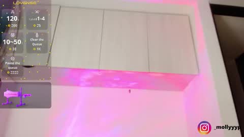 Snapshot of mollyyy_y chatting on February 22, 2:02 am mollyyy_y online show from February 22, 2:02 am