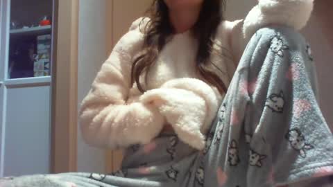 Snapshot of momentbeforedown chatting on December 1, 7:36 pm Hailey online show from December 1, 7:36 pm