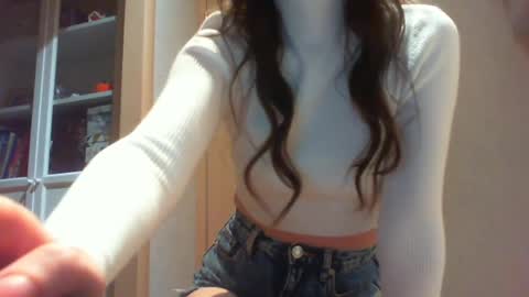 Snapshot of momentbeforedown chatting on December 22, 5:45 am Hailey online show from December 22, 5:45 am