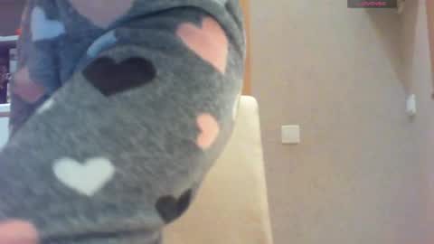 Snapshot of momentbeforedown chatting on December 28, 9:51 pm Hailey online show from December 28, 9:51 pm