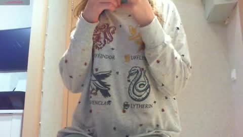 Snapshot of momentbeforedown chatting on October 26, 2:45 pm Hailey online show from October 26, 2:45 pm