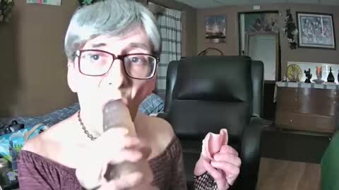 Snapshot of mommamadesissy chatting on April 10, 6:23 pm Bink online show from April 10, 6:23 pm