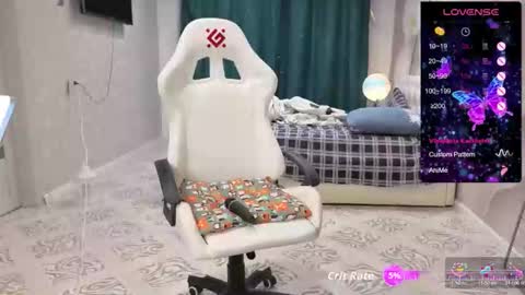 MommmY  online show from October 5, 8:40 pm