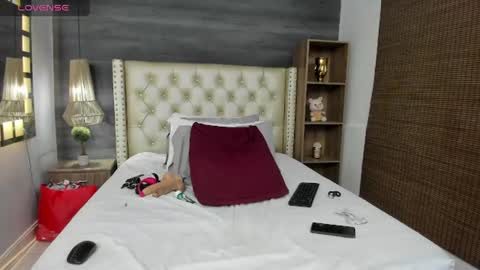 Snapshot of mommy_cute chatting on June 21, 4:15 am Jelitza online show from June 21, 4:15 am