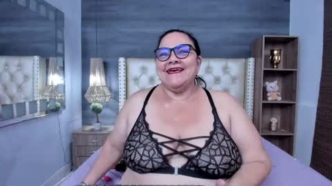 Snapshot of mommy_cute chatting on July 1, 2:57 am Jelitza online show from July 1, 2:57 am