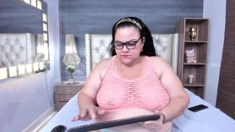 Snapshot of mommy_cute chatting on July 4, 7:25 am Jelitza online show from July 4, 7:25 am