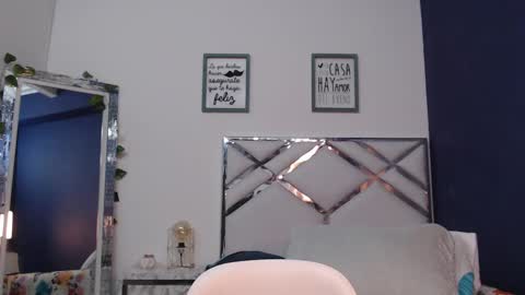 Daphne  online show from February 19, 2:23 am