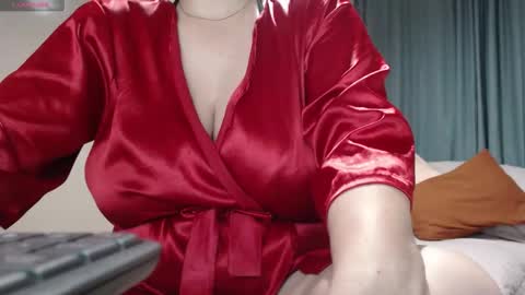 Snapshot of mommyissuess_ chatting on November 10, 12:20 am Daphne online show from November 10, 12:20 am