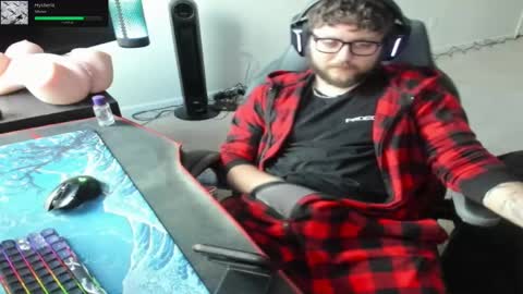 Snapshot of mommysimp69 chatting on December 18, 9:29 pm Sky online show from December 18, 9:29 pm