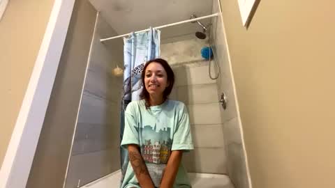 Snapshot of mommyswett chatting on October 28, 1:47 pm mommyswett online show from October 28, 1:47 pm