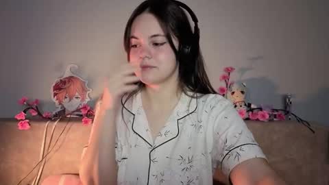 Momo online show from March 8, 4:22 pm