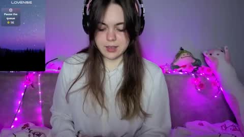 Momo online show from April 18, 7:18 pm