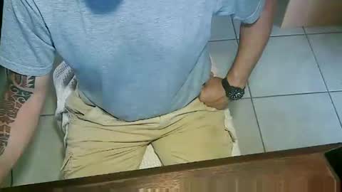 Snapshot of mon_za chatting on December 16, 10:50 am mon_za online show from December 16, 10:50 am