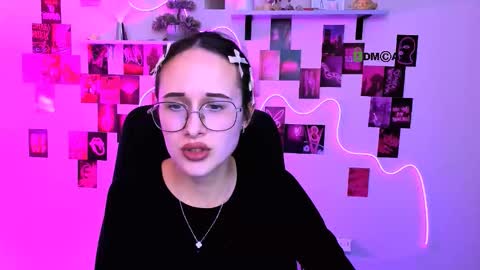 Mona  online show from March 4, 8:26 pm