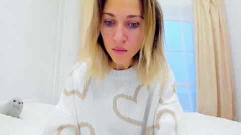 Mona online show from December 2, 5:26 am