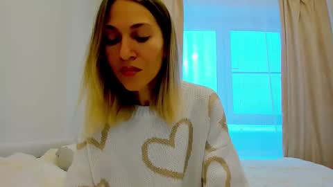 Mona online show from December 11, 8:15 am