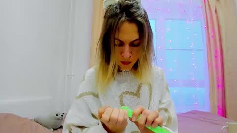 Mona online show from December 14, 5:51 am