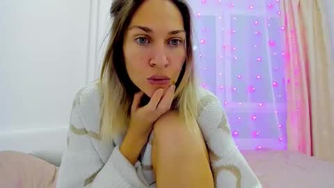 Mona online show from December 14, 8:18 pm