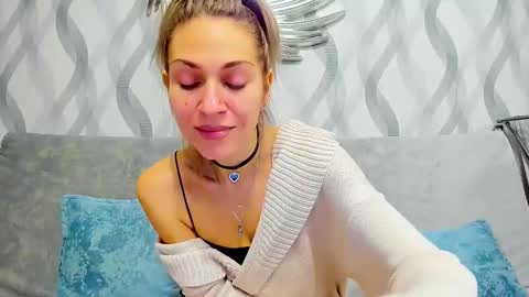 Mona online show from February 15, 5:50 pm