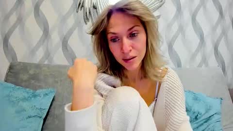 Mona online show from February 17, 4:59 pm