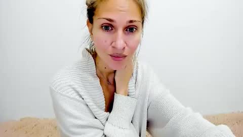 Mona online show from October 12, 3:11 pm