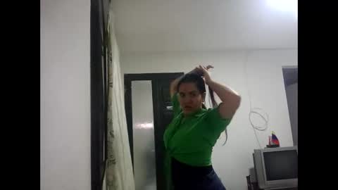 monaa_paloma online show from April 9, 2:33 am