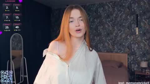 Mona online show from December 3, 7:34 pm