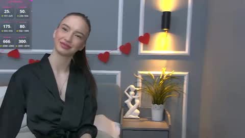 MonaHicks online show from April 13, 6:57 pm