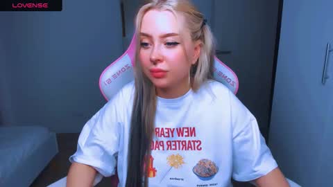 Snapshot of monalauu chatting on January 11, 2:04 pm online show from January 11, 2:04 pm