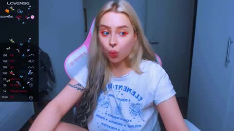 Snapshot of monalauu chatting on January 23, 4:59 pm online show from January 23, 4:59 pm