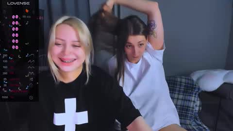 Snapshot of monalauu chatting on December 20, 12:51 am online show from December 20, 12:51 am