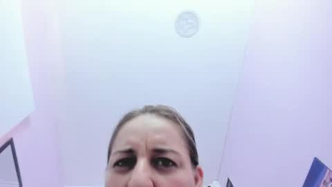 paola online show from April 12, 3:17 pm