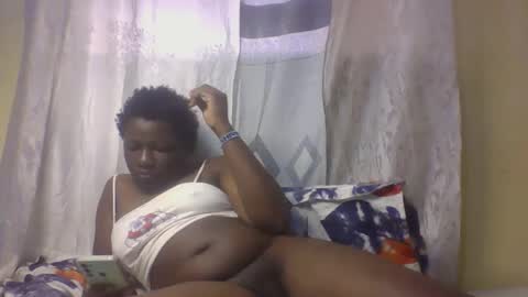 Snapshot of monalisaah chatting on September 17, 1:35 pm monalisaah online show from September 17, 1:35 pm