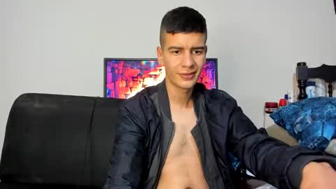 Snapshot of monarquia_ chatting on December 3, 10:29 pm nicolas online show from December 3, 10:29 pm