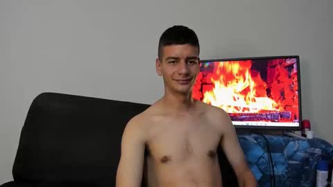 Snapshot of monarquia_ chatting on December 5, 4:09 am nicolas online show from December 5, 4:09 am