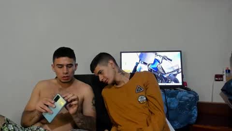 Snapshot of monarquia_ chatting on December 6, 10:19 pm nicolas online show from December 6, 10:19 pm