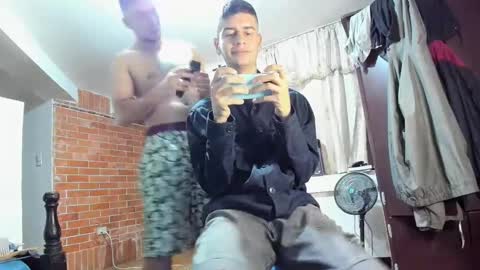 Snapshot of monarquia_ chatting on December 7, 1:25 am nicolas online show from December 7, 1:25 am