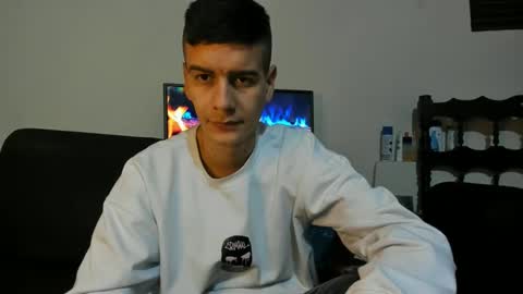 Snapshot of monarquia_ chatting on December 9, 2:24 am nicolas online show from December 9, 2:24 am