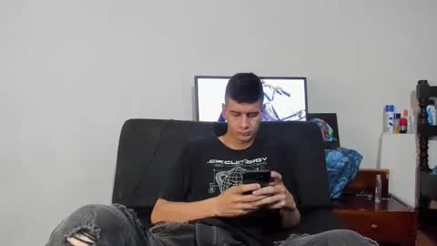 Snapshot of monarquia_ chatting on December 25, 9:22 pm nicolas online show from December 25, 9:22 pm