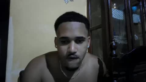 Snapshot of moneyblancos chatting on May 12, 6:32 am moneyblancos online show from May 12, 6:32 am