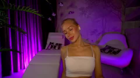 Angelina online show from November 7, 9:15 pm