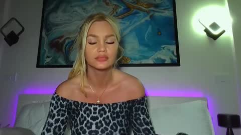 Monica online show from February 5, 3:45 am