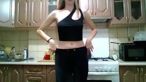 Snapshot of monica_tamayo chatting on October 26, 9:31 pm Monica online show from October 26, 9:31 pm