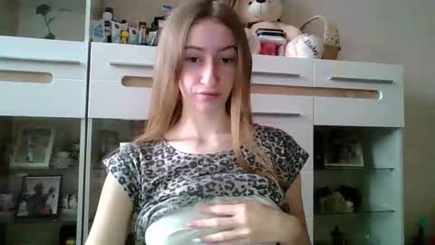 Snapshot of monica_tamayo chatting on November 23, 11:54 am Monica online show from November 23, 11:54 am