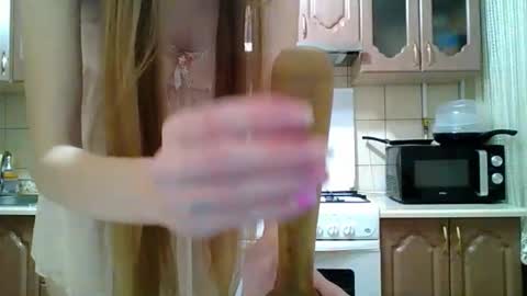 Snapshot of monica_tamayo chatting on December 3, 10:41 pm Monica online show from December 3, 10:41 pm