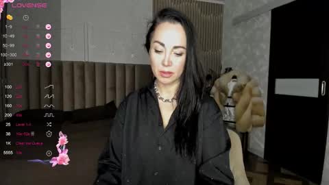 monica_weisss online show from February 21, 5:25 pm