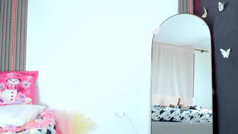 Snapshot of monicaflower chatting on December 17, 11:38 pm Kiim online show from December 17, 11:38 pm